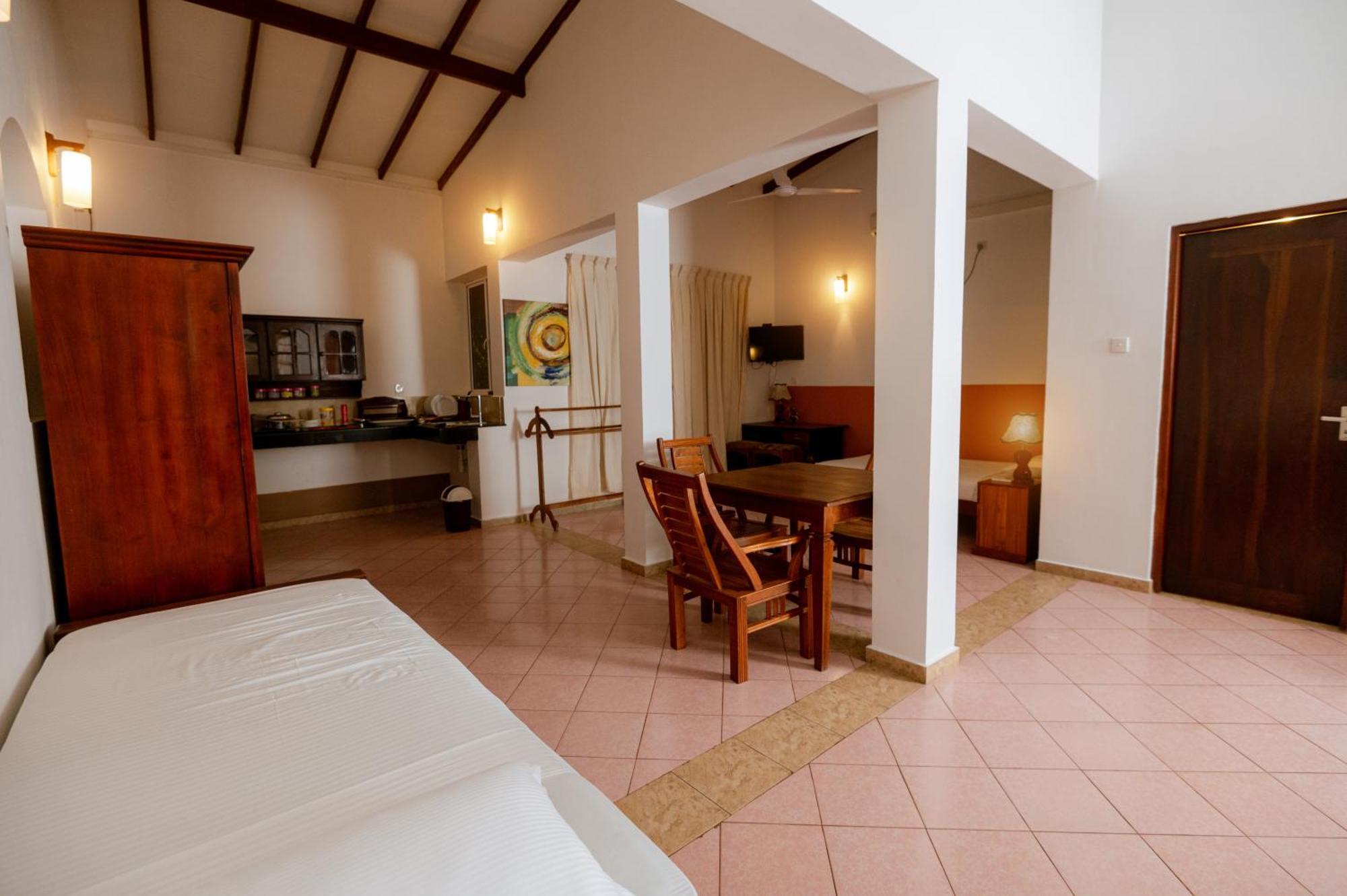 Prince Beach Hotel Bentota Exterior photo
